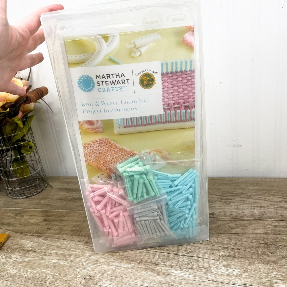 Martha Stewart Crafts Lion Brand Yarn Knit & Weave Loom Kit Adjustable Set